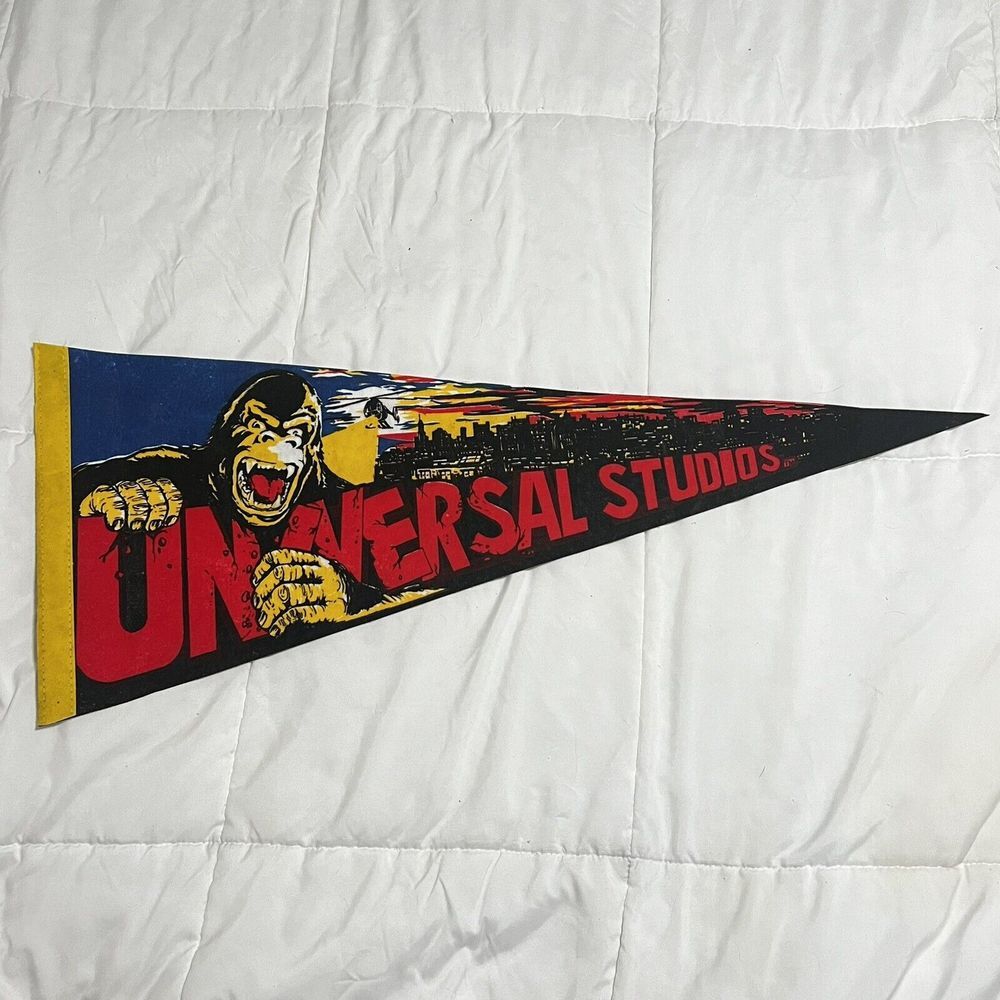 Vintage 80s Universal Studios King Kong Souvenir Pennant 28" Felt Original‎ RARE